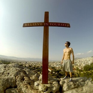 Ο Άγγελος Πουλής πηδάει πολύ και ασταμάτητα