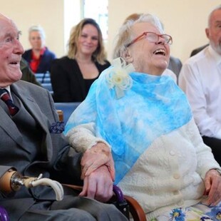 Βετεράνοι του Β΄Παγκοσμίου Πολέμου ερωτεύτηκαν στα 97 και θα ζήσουν μαζί