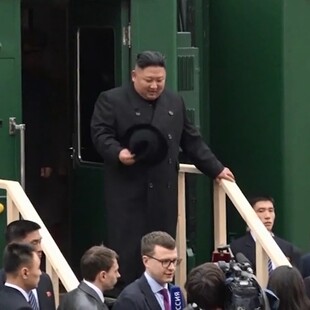 Ο Κιμ Γιονγκ Ουν ταξίδεψε με το τρένο στη Ρωσία για τη συνάντηση με τον Πούτιν