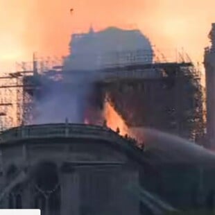 Παναγία των Παρισίων: Κατέρρευσε η οροφή εξαιτίας της πυρκαγίας - Τεράστια καταστροφή