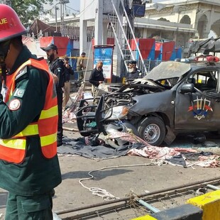 Τουλάχιστον 8 νεκροί από έκρηξη σε χώρο λατρείας στο Πακιστάν