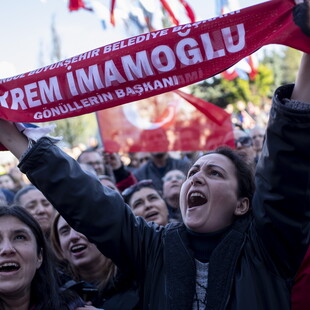 Γκιούλ και Νταβούτογλου, επικρίνουν την ακύρωση των δημοτικών εκλογών στην Κωνσταντινούπολη