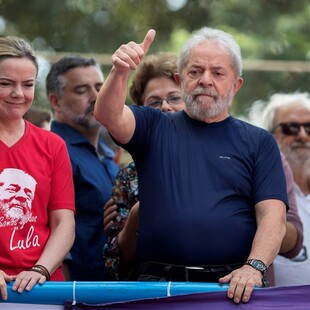 Λούλα: «Ο Μπολσονάρου είναι ένας άρρωστος που πιστεύει ότι το πρόβλημα της Βραζιλίας λύνεται με τα όπλα»