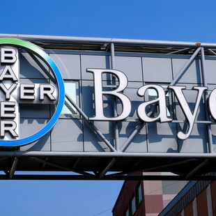 Η Bayer θα πληρώσει πάνω από 10 δισ. δολάρια σε υποθέσεις για το ζιζανιοκτόνο που κατηγορείται ως καρκινογόνο