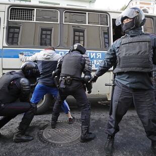 Κρεμλίνο: «Δικαιολογημένη» η αντίδραση της αστυνομίας στις διαδηλώσεις
