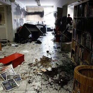 Επίθεση Ρουβίκωνα στα γραφεία της Athens Voice - Βανδαλισμός των γραφείων