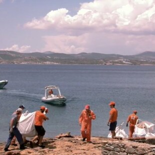 Typhoon Project: Αποστολή καθαρισμού στη Μακρόνησο - Μάζεψαν πάνω από 3,6 τόνους απορριμμάτων