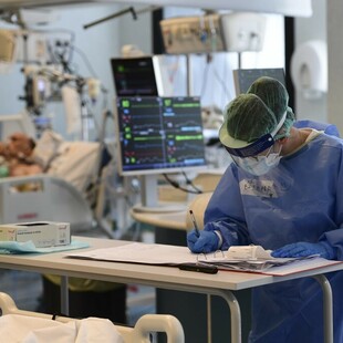 Κορωνοϊός: Νέα εστία σε εταιρεία ταχυμεταφορών στη Μπολόνια - 64 κρούσματα