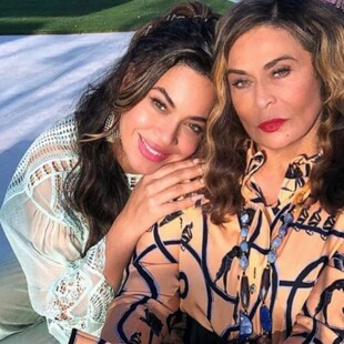 Tina Knowles: Η μητέρα της Beyonce κάνει διακοπές στη Μύκονο και δημοσιεύσει συνέχεια φωτογραφίες στο Instagram