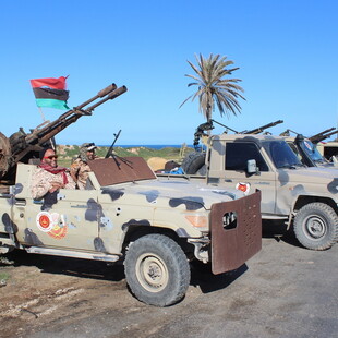 Ραγδαίες εξελίξεις στη Λιβύη: Ο Σάρατζ διέταξε κατάπαυση πυρός
