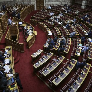 Βουλή: Εγκρίθηκε επί της αρχής το πολυνομοσχέδιο για το κλείσιμο της τέταρτης αξιολόγησης