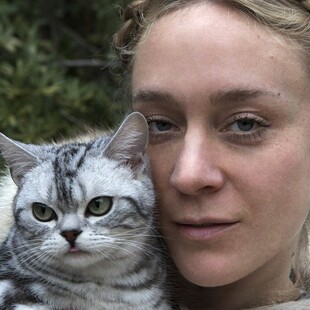 Η Chloë Sevigny μιλάει για την ταινία που γύρισε με ένα 7χρονο κορίτσι και πέντε γάτες