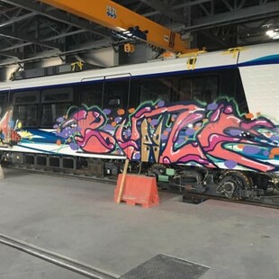 O Σπίρτζης λέει πως ήταν καλλιτεχνική έκφραση το γκράφιτι στα βαγόνια του μετρό Θεσσαλονίκης
