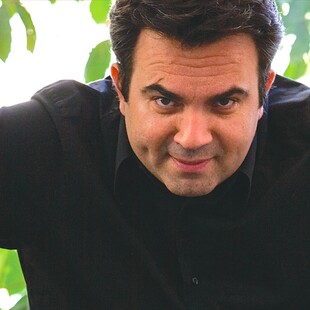 Ο Αντώνης Καρπετόπουλος αφηγείται τη ζωή του στη LifO