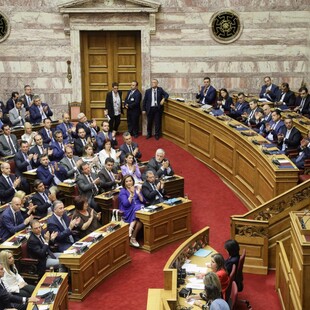 Μείωση στους μετακλητούς υπαλλήλους - Έως εννιά για κάθε υπουργό