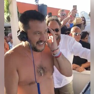 Ιταλία: Ο Σαλβίνι "DJ" - Έπαιξε μουσική σε beach party