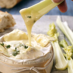 Πώς παρασκευάζεται το περίφημο γαλλικό τυρί καμαμπέρ;