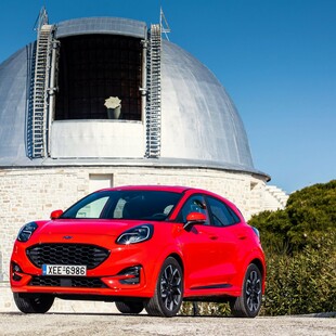 Δαμάζοντας το νέο Ford Puma με φόντο το Αστεροσκοπείο της Πεντέλης