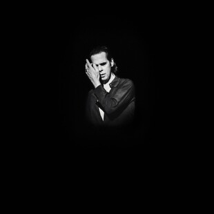 Nick Cave: «Σ’ αυτή την απομόνωση εμφανίζεται η ίδια η ουσία μας και μας ρωτά τι θέλουμε να κρατήσουμε και τι όχι»