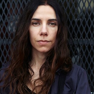 50 τραγούδια της σπουδαίας PJ Harvey που σήμερα κλείνει τα 50