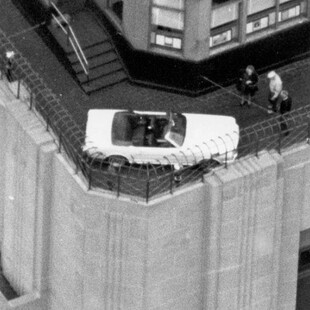 Επιχείρηση Mustang: Πώς το εμβληματικό μοντέλο της Ford βρέθηκε στην κορυφή του Empire State Building
