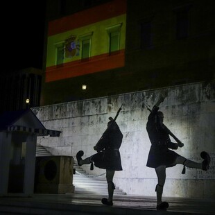 Στα χρώματα της Ισπανίας η Βουλή - Ως ένδειξη συμπαράστασης και αλληλεγγύης