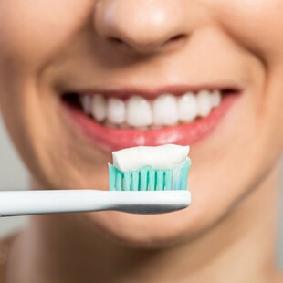 Ο ΕΟΦ ανακαλεί λευκαντικές οδοντόκρεμες