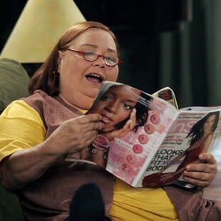 Πέθανε η ηθοποιός Conchata Ferrell, η Μπέρτα από το «Two and a Half Men»