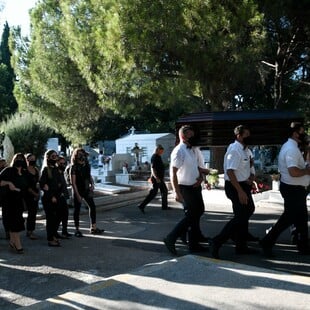 Το «αντίο» στον Γιάννη Πουλόπουλο - Σε στενό κύκλο η κηδεία του
