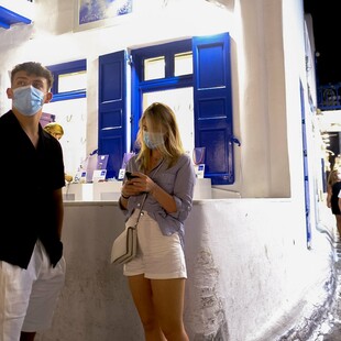 Κορωνοϊός: Πού είναι υποχρεωτική η μάσκα σε εξωτερικούς χώρους και το όριο 50 ατόμων