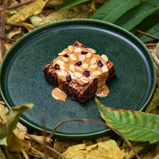 Brownie με φιστικοβούτυρο, καρυδόπιτα χωρίς σιρόπι: Δύο εύκολες συνταγές από τον Αντώνη Σελέκο