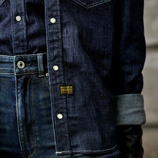 Denim-on-denim: Η τάση που επιστρέφει από τα 00s πιο cool από ποτέ