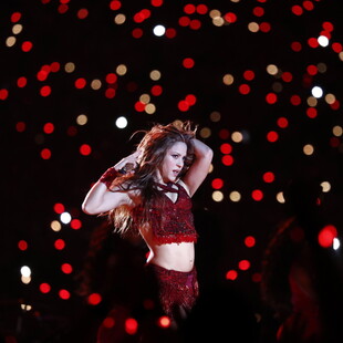 H Shakira πούλησε (και αυτή) τα δικαιώματα των τραγουδιών της