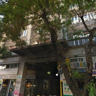 Μέσα σ’ αυτή τη στοά στην Ακαδημίας κρύβεται ένα κομμάτι του παλιού ελληνικού κινηματογράφου