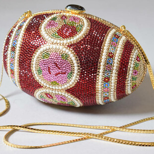 Oι 300 πιο ιδιαίτερες τσάντες του κόσμου εκτίθενται στο Μουσείο V&A του Λονδίνου