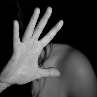 Ενδοοικογενειακή βία: Οι κλήσεις στη γραμμή SOS τετραπλασιάστηκαν στο πρώτο lockdown στην Ελλάδα