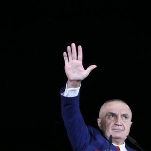 Κορωνοϊός: Σάλος στην Αλβανία από τη συμμετοχή του προέδρου Μέτα σε πάρτι - Επιβλήθηκαν πρόστιμα [ΒΙΝΤΕΟ]