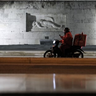 ΣΥΡΙΖΑ: Τροπολογίες για ένταξη κούριερ και ντελίβερι στα «βαρέα και ανθυγιεινά»