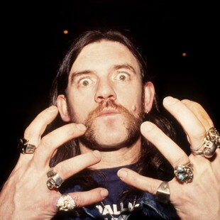Lemmy: ένας άντρας που αγάπησε πολύ τις γυναίκες. Και το ροκ εν ρολ.