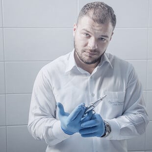 Ο Αλέξης κάνει τους νεκρούς όμορφους