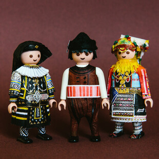 PlaymoGreek, δηλαδή τα Playmobil ως Βλάχες, Καραγκούνες και Σαρακατσάνες