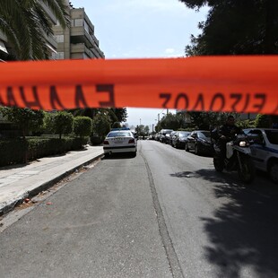 Πυροβόλησαν δικαστικό επιμελητή έξω από τα γραφεία της εφημερίδας «Μακελειό»