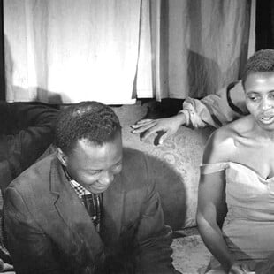 Μια στιγμή της Μίριαμ Μακέμπα που έχει όλα τα υλικά της μαγείας