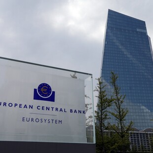 FT: Τολμηρά και αξιόπιστα μέτρα ελάφρυνσης του ελληνικού χρέους ζητά η ΕΚΤ από το Βερολίνο