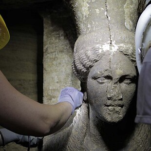 Νέες εργασίες στον Λόφο Καστά - Στο μουσείο της Αμφίπολης η κεφαλή από την Σφίγγα