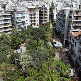 «Ένα από τα πιο ωραία πράγματα στην πόλη είναι η αυτό-οργανωμένη λαϊκή της πλατείας Εξαρχείων»