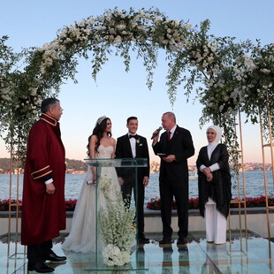Ο Ερντογάν και η Εμινέ πάντρεψαν τον ποδοσφαιριστή Μεσούτ Οζίλ