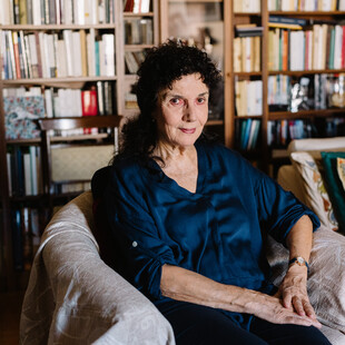 Φραγκίσκη Αμπατζοπούλου: Η βραβευμένη φέτος με το Μεγάλο Κρατικό Βραβείο Λογοτεχνίας μιλά στη LIFO