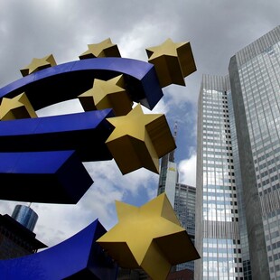 «Καμπανάκι» από ΕΚΤ για τη ρευστότητα και τα κόκκινα δάνεια στην Ελλάδα