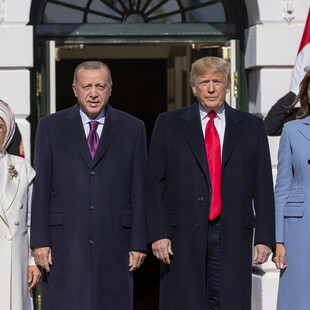 Ο Ερντογάν στον Λευκό Οίκο - Ο Τραμπ τον υποδέχθηκε ως «παλιό φίλο»